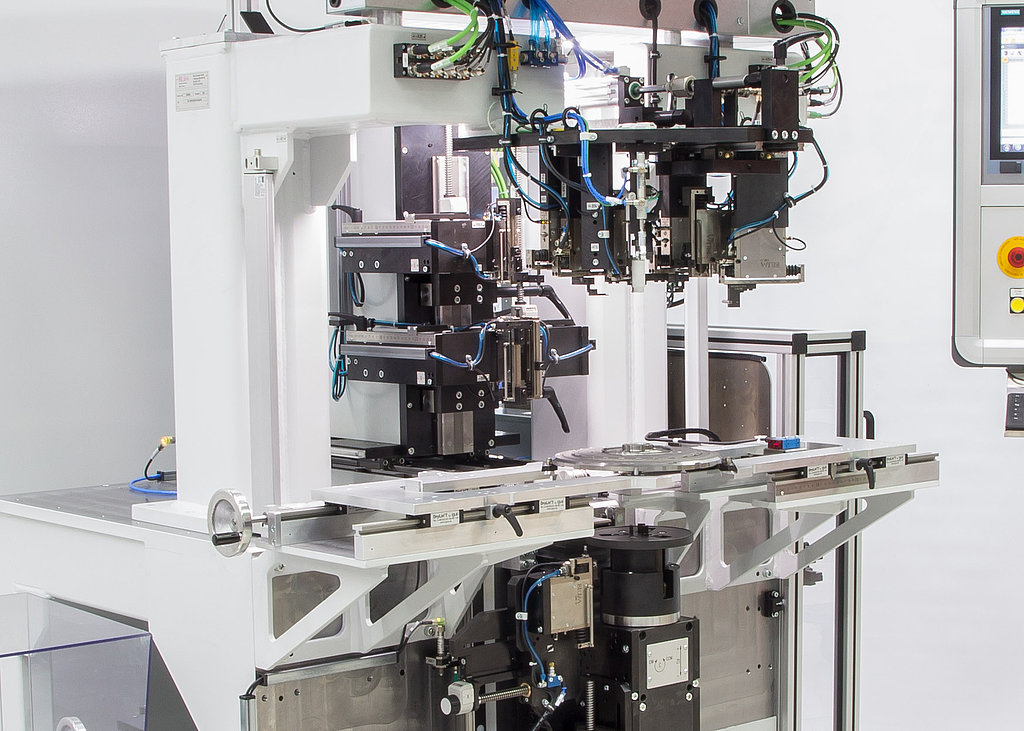 Blum Novotest Mehrstellenmessmaschine für scheibenförmige Bauteile mit Direktbeladung