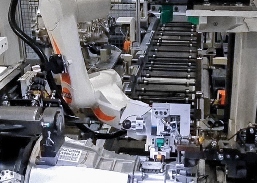 Blum-Novotest Prüfstand für Front-Längs-Getriebe - Robotergesteuerte Steckeradaptierung