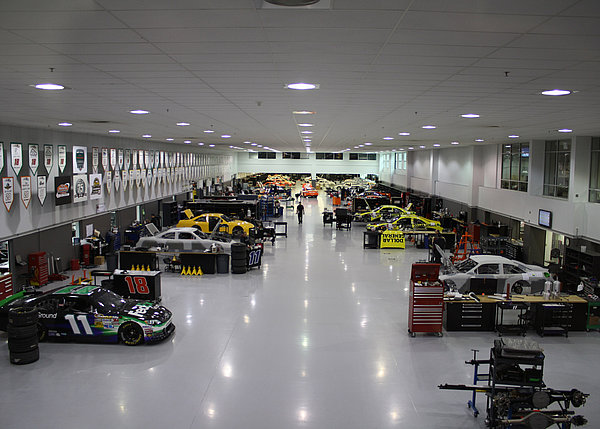 Joe Gibbs Racing setzt in allen CNC-Bearbeitungszentren auf Messtaster und Lasermesssysteme von Blum-Novotest