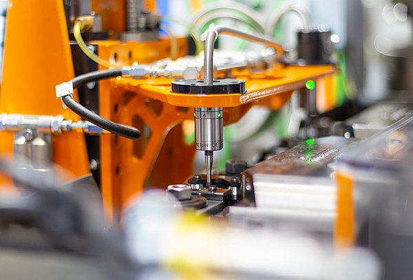 Die beiden Messtaster TC76 von BLUM messen im TWIN-Betrieb bis zu 10 Millionen Nocken im Jahr. Die beiden Messtaster messen im TWIN-Betrieb bis zu 10 Millionen Nocken im Jahr.