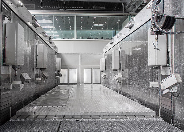 Die sechs Single-Lasermesssysteme, die vor jedem Fräskopf in dem speziell für RIVA angefertigten Bearbeitungszentrum verbaut sind, ermöglichen präzise Bearbeitungsergebnisse, ob ein Bauteil oder sechs bearbeitet werden.