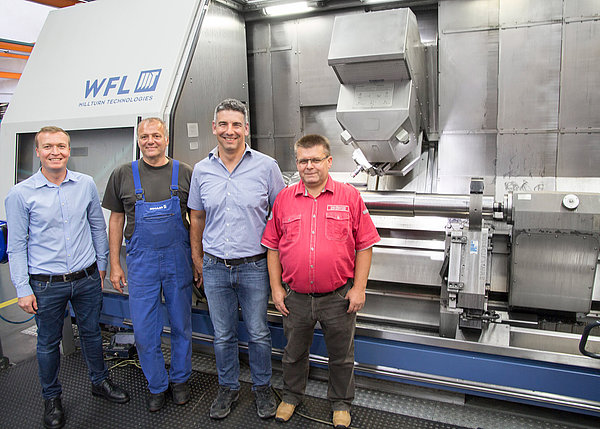 From left: Erhard Strobel, sales Blum-Novotest with Peter Wirth, machine operator, Thomas Vujica and Reinhold Pohr from the production planning / NC programming at Schuler Pressen GmbH