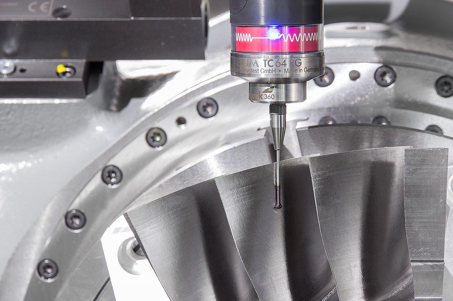 Roughness measurement in the machining centre with BLUM TC64-RG