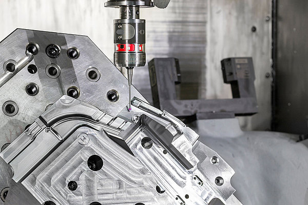 All the machining centres at Pfaff are equipped with BLUM workpiece and tool measuring systems.