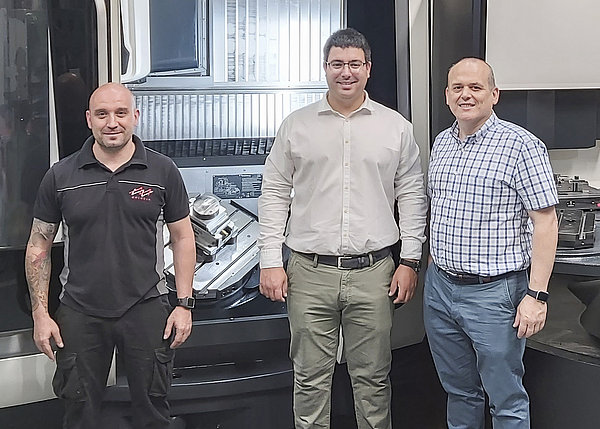Juan Carlos Gracia, CEO de Molweld, Sergio Saínz, Dpto. comercial de  Blum-Novotest Ibérica y Ricardo Ruiz Martínez, Programador de Molweld.
