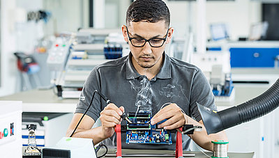 Auszubildender Elektroniker für Geräte und Systeme