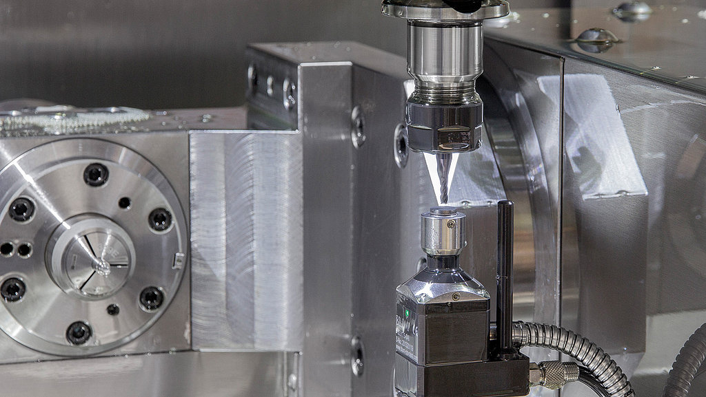 BLUM tool setting probe in the production of high-precision biopsy forceps BLUM tool setting probe at Günter Stoffel Medizintechnik GmbH