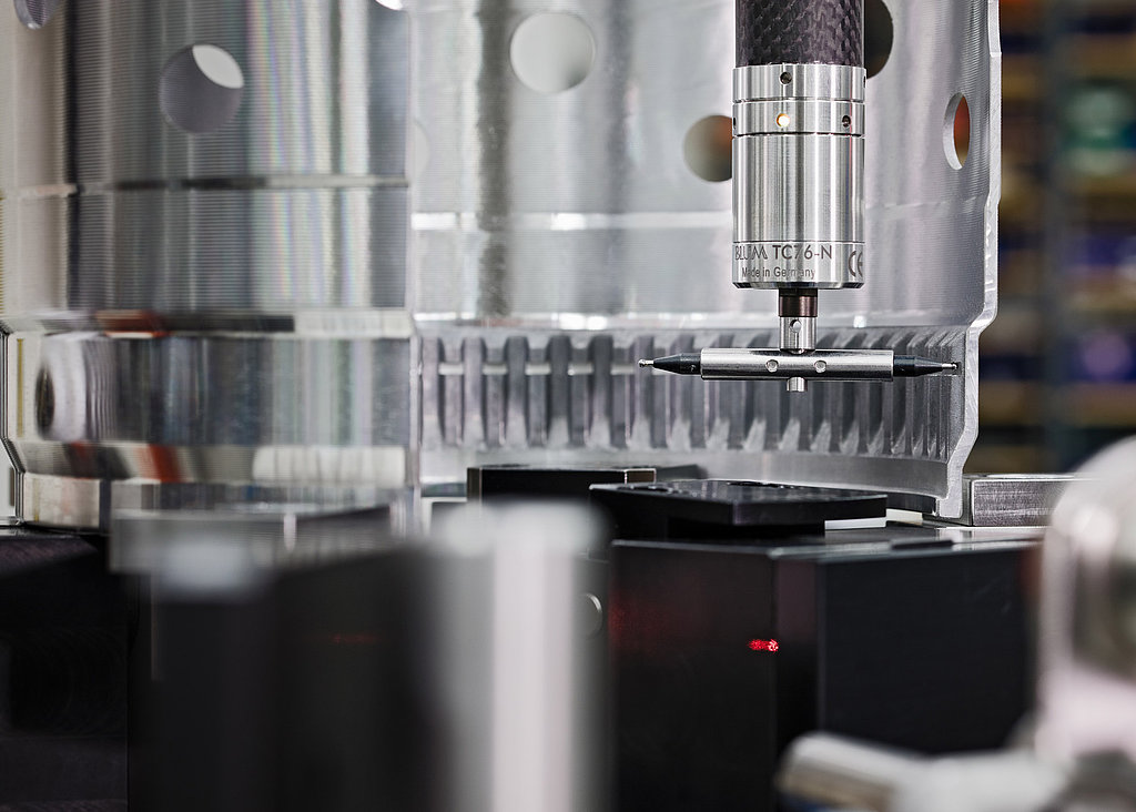 Blum-Novotest Flexible 2D Messmaschine - Ziehende und drückende Messungen möglich Blum-Novotest Flexible 2D Messmaschine für rotationssymmetrische Bauteile - Ziehende und drückende Messungen möglich