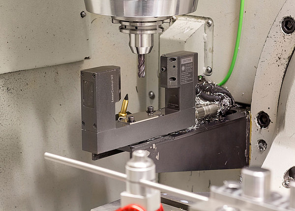 Bei Disterhoft werden alle Werkzeuge im Bearbeitungszentrum mit dem Lasermesssystem Micro Compact NT gemessen, wodurch kein Voreinstellgerät mehr benötigt wird.