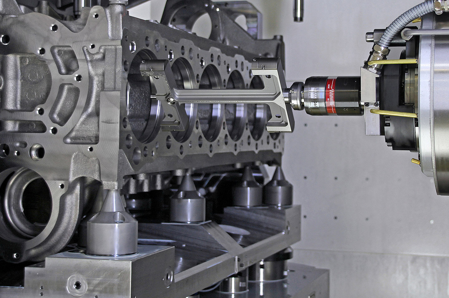 Measurement of cylinder bores in line production