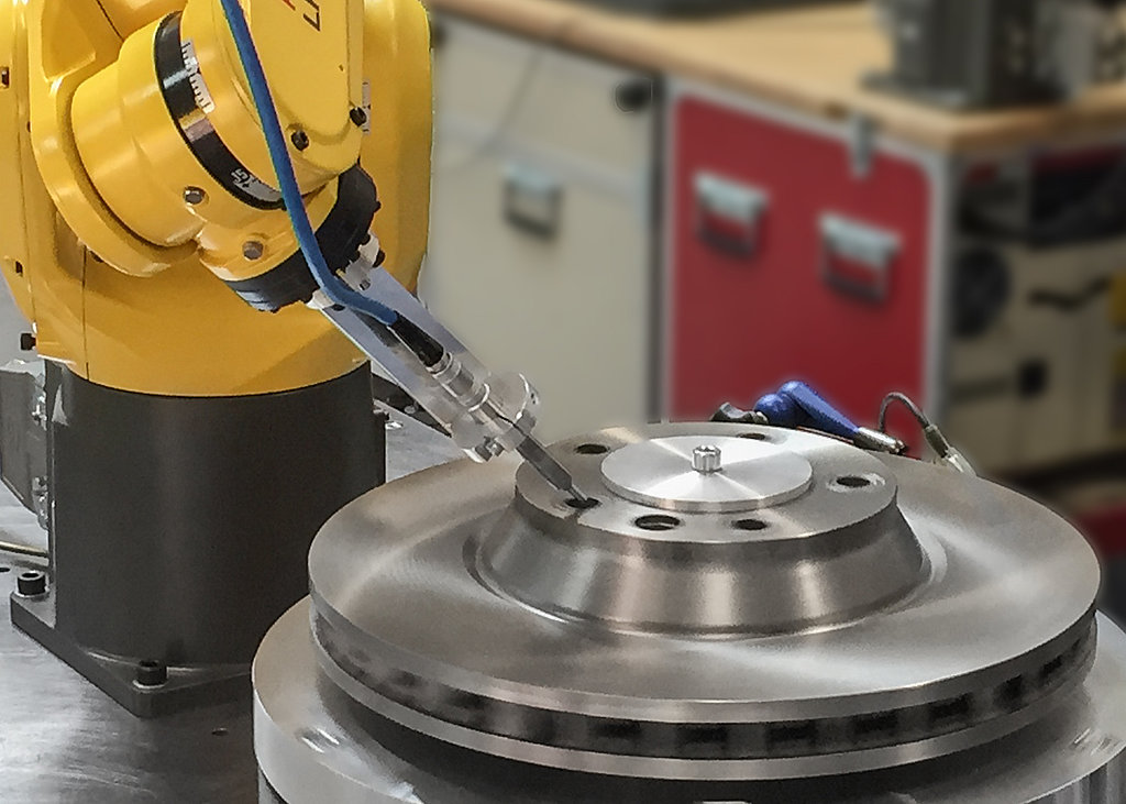 Blum-Novotest Rissprüfanlage mit freigeführtem Roboter Blum-Novotest Rissprüfanlage mit freigeführtem Roboter