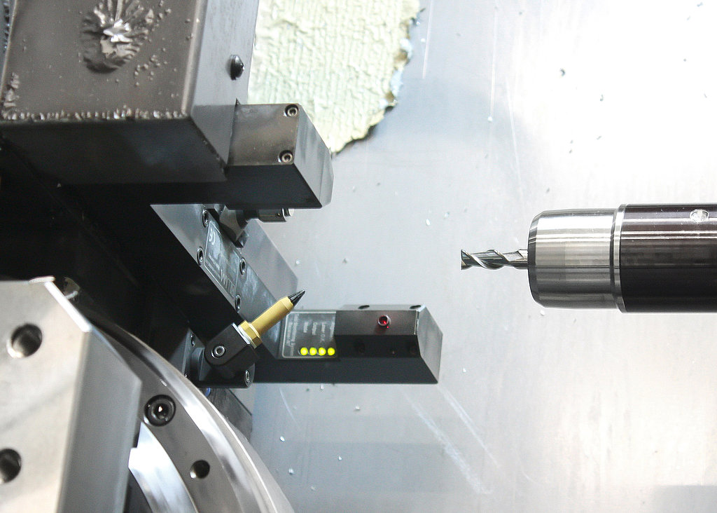 Das Lasermesssystem LaserControl NT misst bei Christmann Werkzeuge im horizontalen BAZ Das Lasermesssystem LaserControl NT misst bei Christmann Werkzeuge im horizontalen BAZ