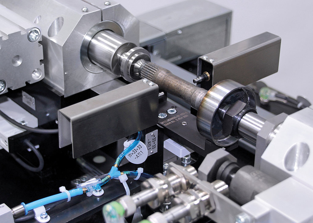 Blum-Novotest Mehrstellenmessmaschine - Schnelle und hochflexible Erfassung der Bauteilgeometrie Blum-Novotest Mehrstellenmessmaschine für Wellen und Achsen - Schnelle und hochflexible Erfassung der Bauteilgeometrie