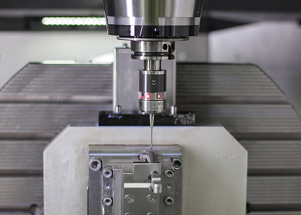 Zeiteinsparungen von 50 bis 70 Prozent sind das Resultat der hohen Anfahr- und Messgeschwindigkeit des BLUM-Messtasters TC52 Zeiteinsparungen von 50 bis 70 Prozent sind das Resultat der hohen Anfahr- und Messgeschwindigkeit des BLUM-Messtasters TC52