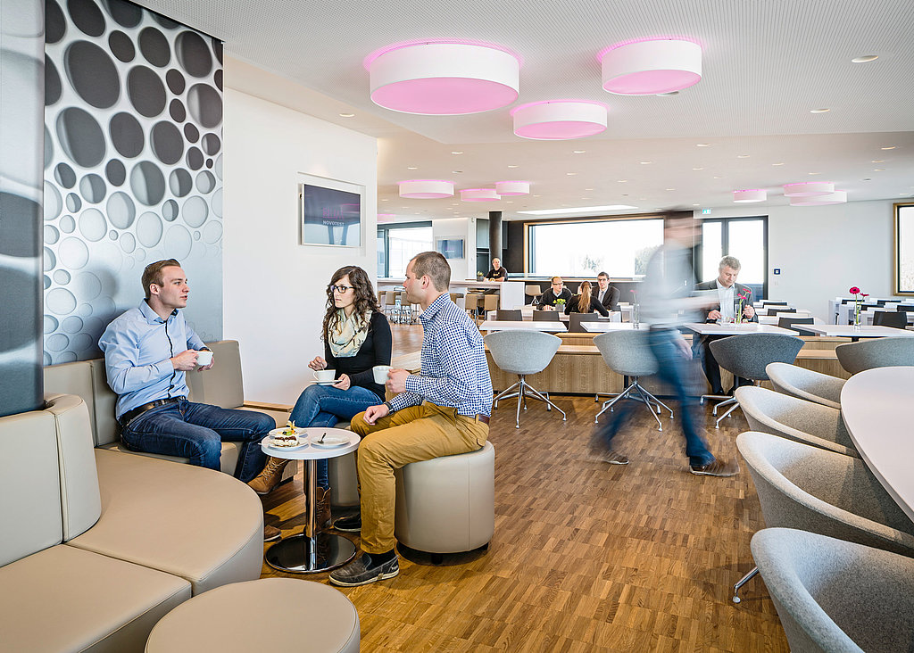 Working environment at Blum-Novotest People at the employee and customer centre of Blum-Novotest