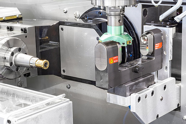 Lasermesssystem misst Drehwerkzeug