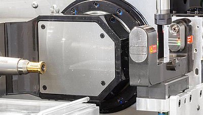 BLUM Lasermesssystem vermisst einen Fräser
