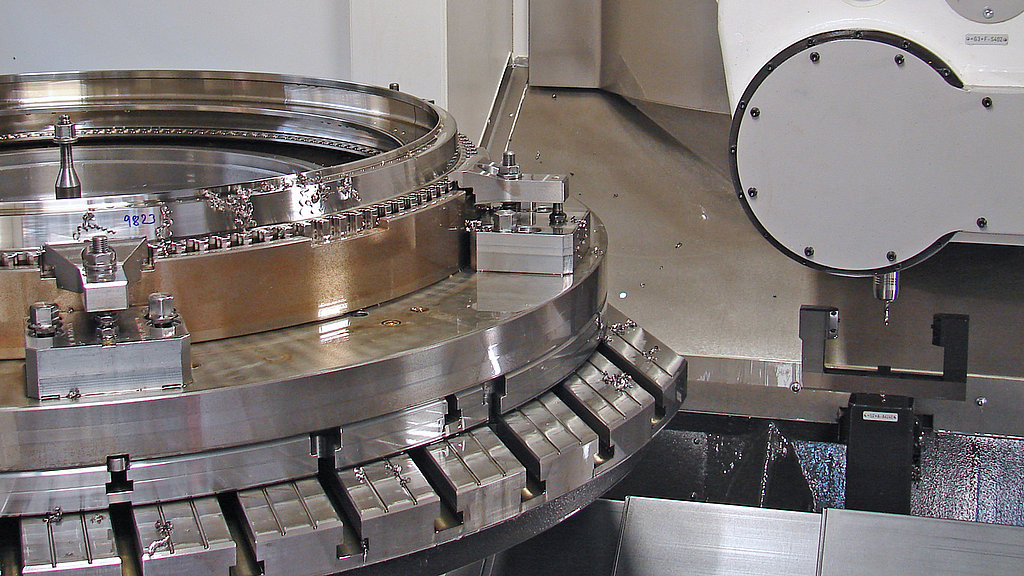 BLUM laser measuring device for tool measurements during blisk machining BLUM at engine manufacturer MTU Aero Engines GmbH