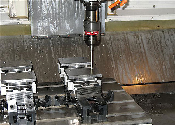 Die Genauigkeit der BLUM Messtaster ermöglicht JGR die Durchführung von Qualitätskontrollen in der Maschine.