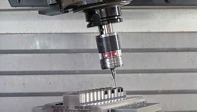 Hochpräzise Bauelemente für die Automobilindustrie können bei G.Rau dank der BLUM Messsysteme intern gefertigt werden