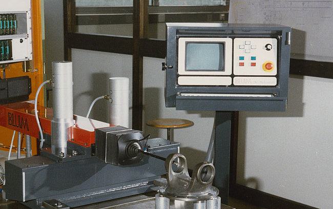 Erste Blum-Novotest Messmaschine