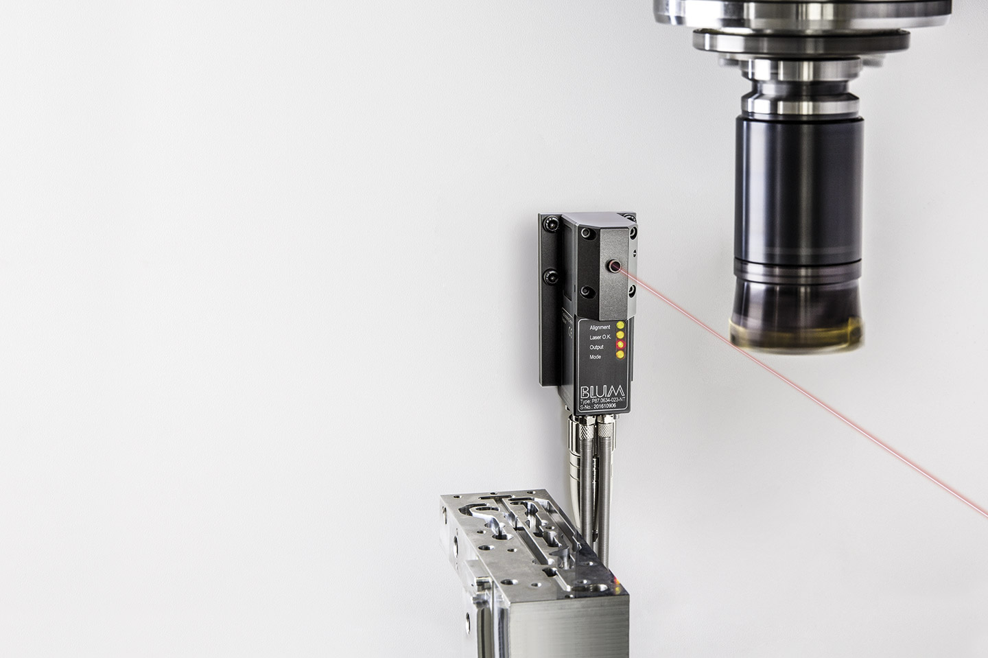 Измерение инструмента торцевой фрезы с помощью лазерного измерительного устройства